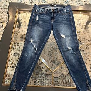 Women’s distressed skinny jeans
